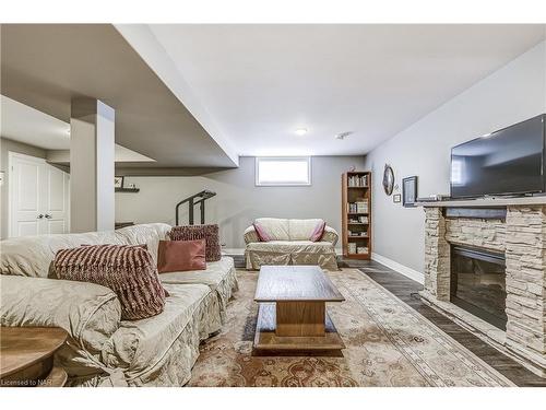 8 Cobblestone Drive, Niagara-On-The-Lake, ON - Indoor Photo Showing Living Room With Fireplace