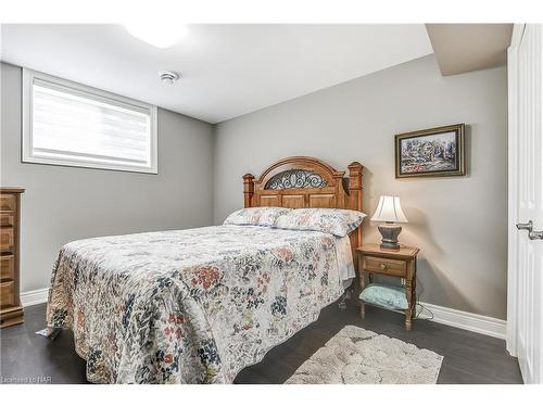 8 Cobblestone Drive, Niagara-On-The-Lake, ON - Indoor Photo Showing Bedroom