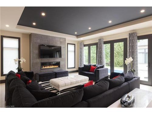 362 Niagara Boulevard, Niagara-On-The-Lake, ON - Indoor Photo Showing Living Room With Fireplace