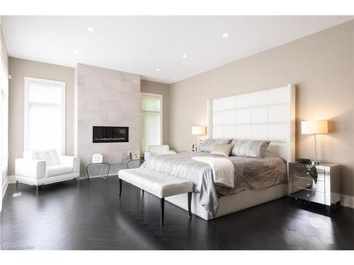 362 Niagara Boulevard, Niagara-On-The-Lake, ON - Indoor Photo Showing Bedroom