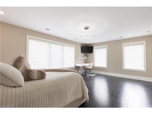 362 Niagara Boulevard, Niagara-On-The-Lake, ON - Indoor Photo Showing Bedroom