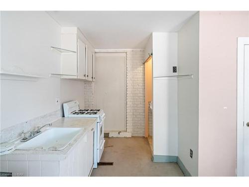 290 Division Street, Welland, ON - Indoor Photo Showing Bathroom