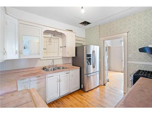 290 Division Street, Welland, ON - Indoor Photo Showing Kitchen With Double Sink