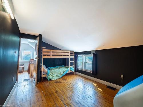 45 Wellington Street N, Thorold, ON - Indoor Photo Showing Bedroom