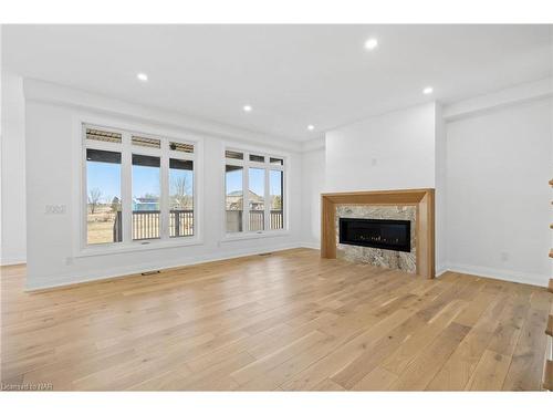 4213 Manson Lane, Lincoln, ON - Indoor Photo Showing Living Room With Fireplace