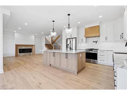 4213 Manson Lane, Lincoln, ON - Indoor Photo Showing Kitchen With Upgraded Kitchen