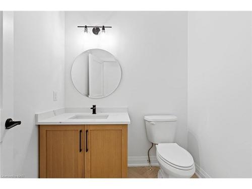 4213 Manson Lane, Lincoln, ON - Indoor Photo Showing Bathroom