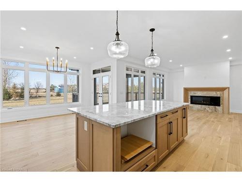 4213 Manson Lane, Lincoln, ON - Indoor Photo Showing Kitchen With Fireplace With Upgraded Kitchen