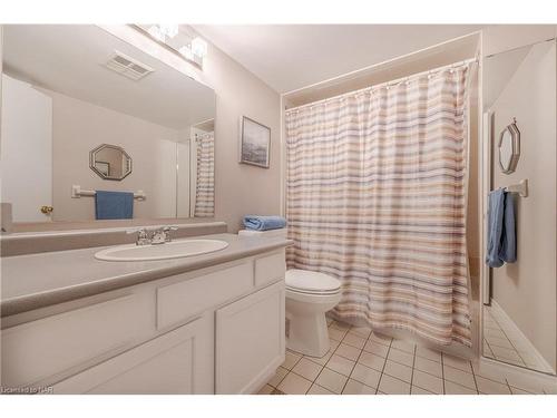 604-7 Gale Crescent, St. Catharines, ON - Indoor Photo Showing Bathroom