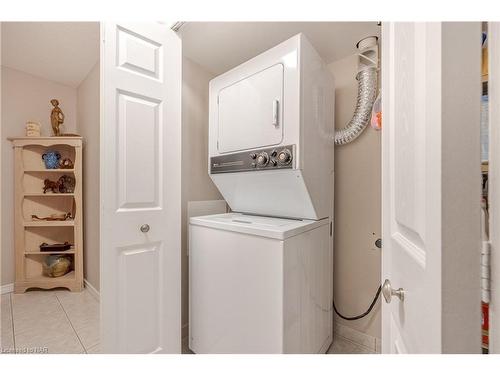 604-7 Gale Crescent, St. Catharines, ON - Indoor Photo Showing Laundry Room