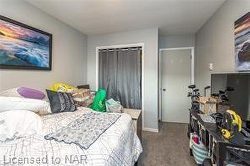 131 Third Street, Welland, ON - Indoor Photo Showing Bedroom