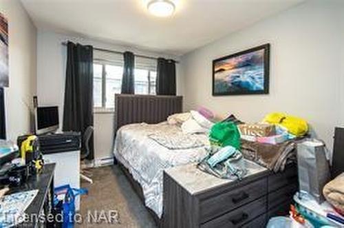 131 Third Street, Welland, ON - Indoor Photo Showing Bedroom