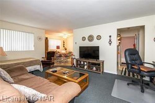 131 Third Street, Welland, ON - Indoor Photo Showing Living Room