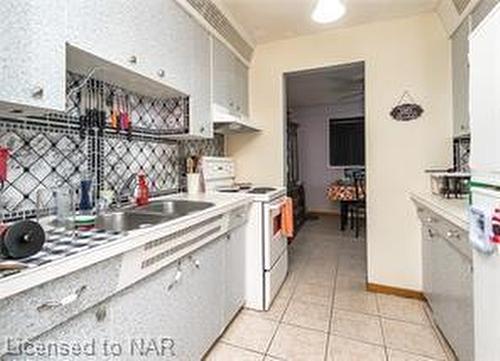 131 Third Street, Welland, ON - Indoor Photo Showing Kitchen With Double Sink