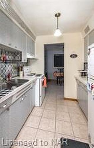 131 Third Street, Welland, ON - Indoor Photo Showing Kitchen