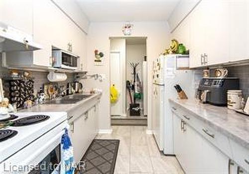 131 Third Street, Welland, ON - Indoor Photo Showing Kitchen