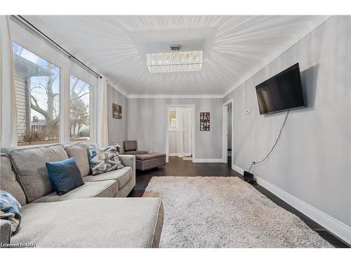 67 West Street N, Thorold, ON - Indoor Photo Showing Living Room