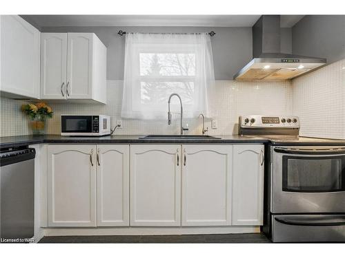 67 West Street N, Thorold, ON - Indoor Photo Showing Kitchen With Upgraded Kitchen