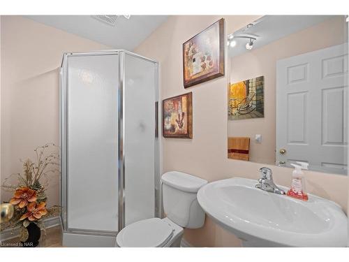 Ten-4300 Kalar Road, Niagara Falls, ON - Indoor Photo Showing Bathroom