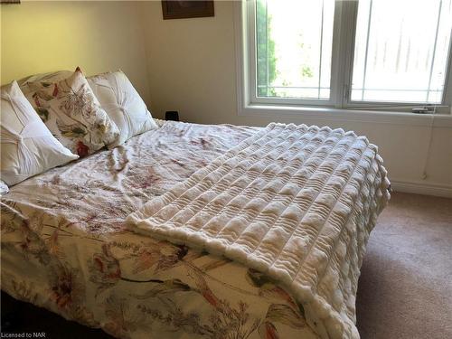 Ten-4300 Kalar Road, Niagara Falls, ON - Indoor Photo Showing Bedroom