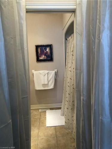 Ten-4300 Kalar Road, Niagara Falls, ON - Indoor Photo Showing Bathroom