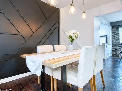 7499 Jubilee Drive, Niagara Falls, ON - Indoor Photo Showing Dining Room