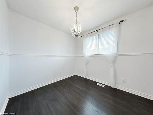 7499 Jubilee Drive, Niagara Falls, ON - Indoor Photo Showing Other Room