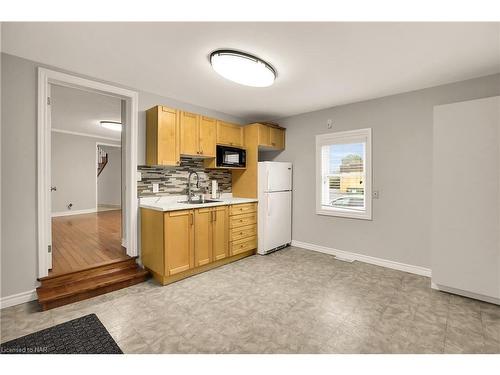 145 Welland Avenue, St. Catharines, ON - Indoor Photo Showing Kitchen