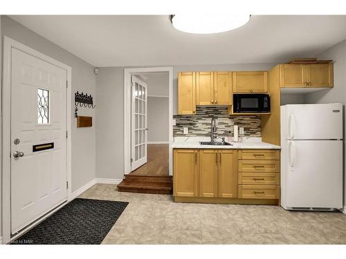 145 Welland Avenue, St. Catharines, ON - Indoor Photo Showing Kitchen