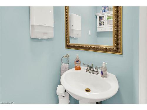 145 Welland Avenue, St. Catharines, ON - Indoor Photo Showing Bathroom