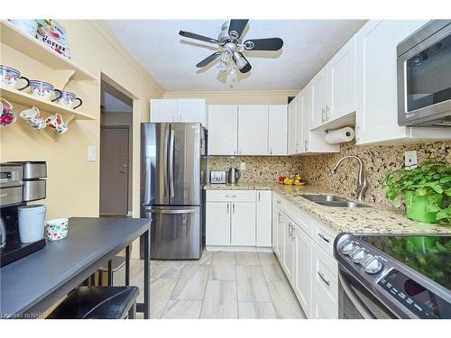 511-365 Geneva Street, St. Catharines, ON - Indoor Photo Showing Kitchen With Double Sink With Upgraded Kitchen