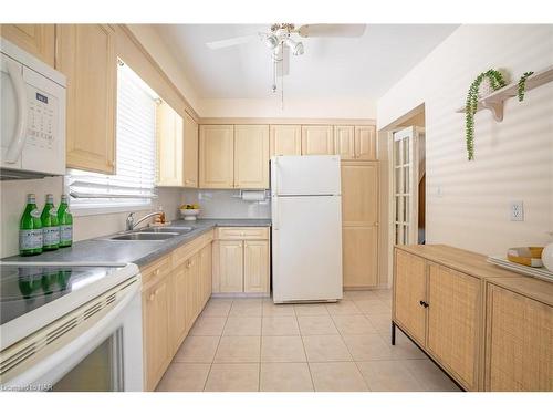 10 Noelle Drive, St. Catharines, ON - Indoor Photo Showing Kitchen With Double Sink