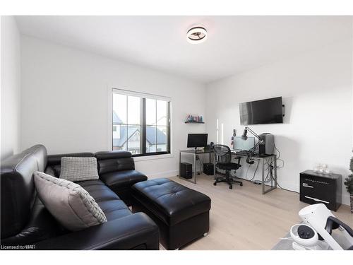 15 Fedorkow Lane, St. Davids, ON - Indoor Photo Showing Living Room