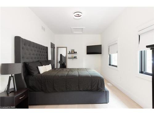 15 Fedorkow Lane, St. Davids, ON - Indoor Photo Showing Bedroom