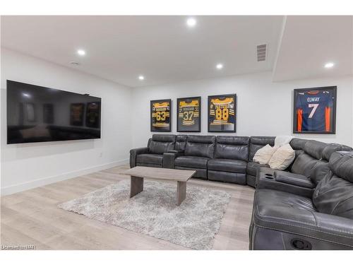 15 Fedorkow Lane, St. Davids, ON - Indoor Photo Showing Living Room