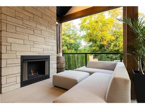 15 Fedorkow Lane, St. Davids, ON -  Photo Showing Living Room With Fireplace