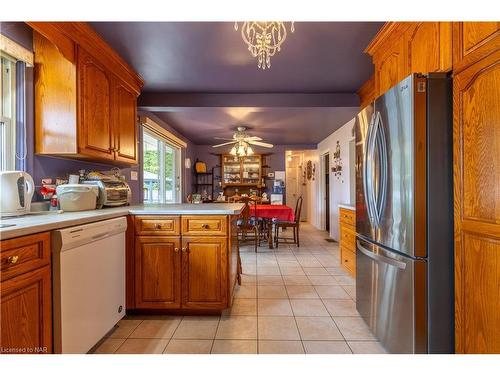 52 Chantler Road, Welland, ON - Indoor Photo Showing Kitchen