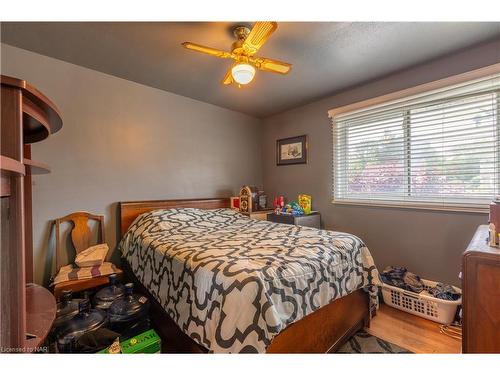 52 Chantler Road, Welland, ON - Indoor Photo Showing Bedroom