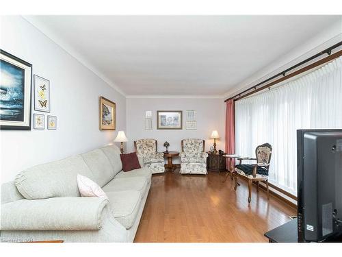 6 Woodside Drive, Port Colborne, ON - Indoor Photo Showing Living Room