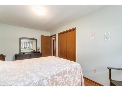 6 Woodside Drive, Port Colborne, ON - Indoor Photo Showing Bedroom