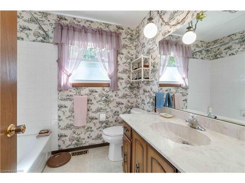 6 Woodside Drive, Port Colborne, ON - Indoor Photo Showing Bathroom