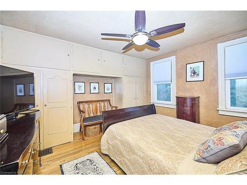 676 Niagara Street, St. Catharines, ON - Indoor Photo Showing Bedroom