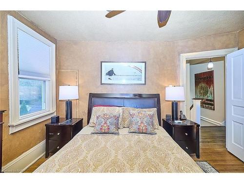 676 Niagara Street, St. Catharines, ON - Indoor Photo Showing Bedroom