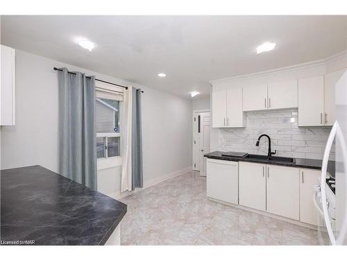 6610 Montrose Road, Niagara Falls, ON - Indoor Photo Showing Kitchen With Upgraded Kitchen