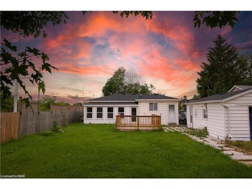 6610 Montrose Road, Niagara Falls, ON - Outdoor With Deck Patio Veranda