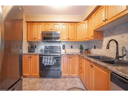 20 Robertson Road, Niagara-On-The-Lake, ON - Indoor Photo Showing Kitchen With Double Sink