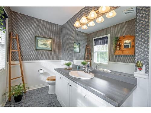 20 Robertson Road, Niagara-On-The-Lake, ON - Indoor Photo Showing Bathroom