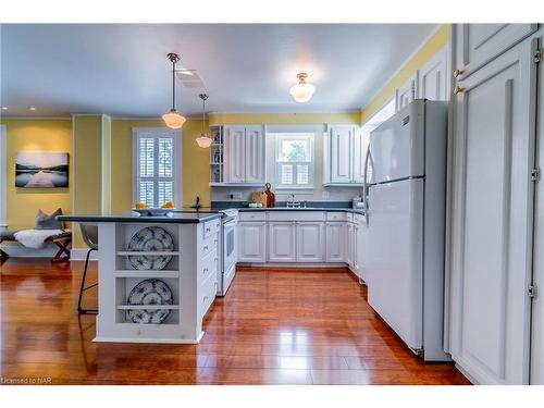 3959 Niagara River Parkway, Fort Erie, ON - Indoor Photo Showing Kitchen