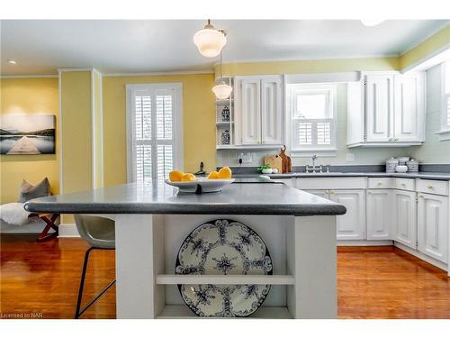 3959 Niagara River Parkway, Fort Erie, ON - Indoor Photo Showing Kitchen