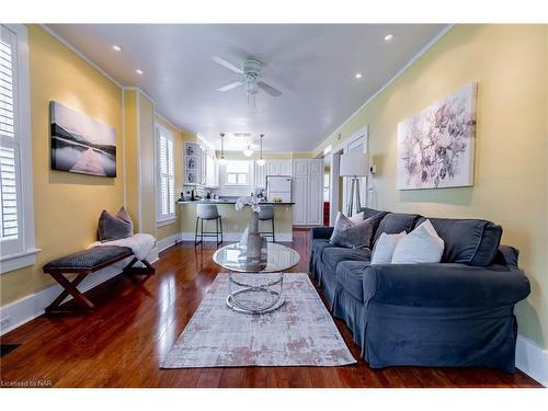 3959 Niagara River Parkway, Fort Erie, ON - Indoor Photo Showing Living Room